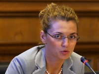 Alina Gorghiu cade ca musca-n lapte bazaind in jurul Ministerului Justitiei
